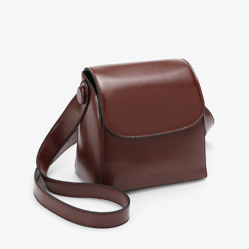 Retro streamlined PU leather crossbody bag in brown